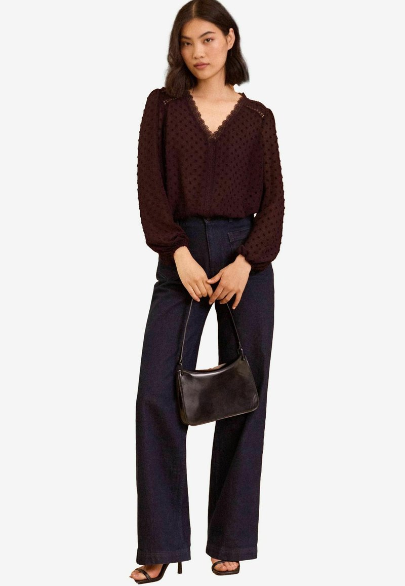 Love & Roses V NECK TRIM DOBBY - Blūze - berry red