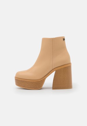 Klassiska stövletter - beige