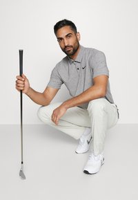 Nike Golf M NK DF TOUR POLO HEATHER - Piké - black/white