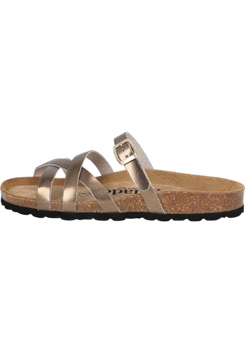 Sandalo slide in bronzo metallico con tre cinturini incrociati e una fibbia. La soletta in sughero e la suola in gomma nera offrono comfort e aderenza.