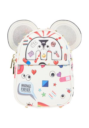 Lille hvid rygsæk med sølvglitrende ører og farverige tegneseriestil-designs og tekst, inklusive taleboble med "Handbags Forever".