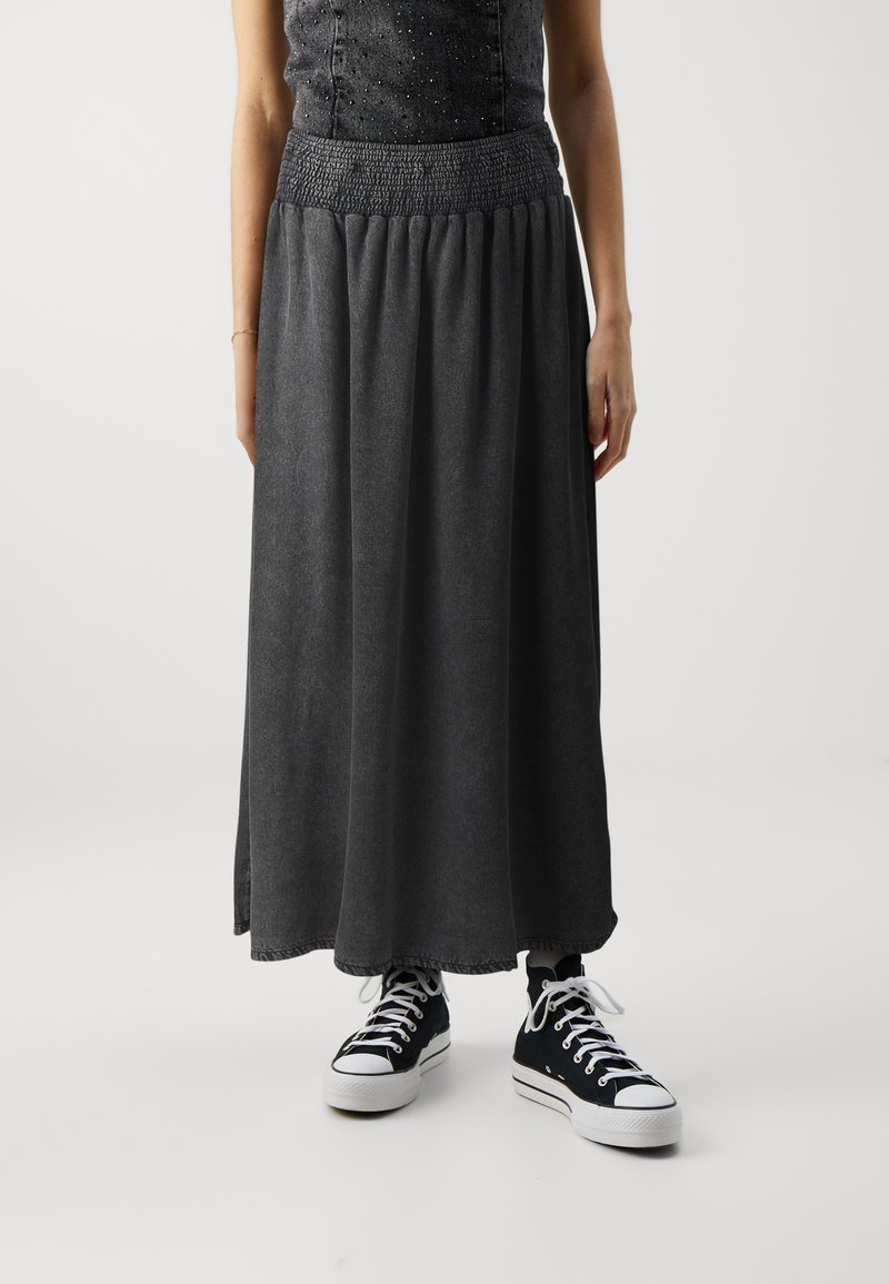 ONLY - ONLBAHA LONG SMOCK SKIRT - Plisēti svārki - washed black, Palielināt