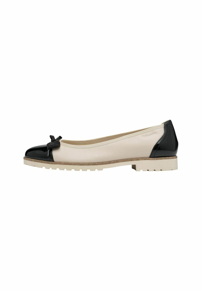Ballet flat nera e crema con punta rotonda, tomaia in tessuto lucido, piccolo fiocco decorativo sulla punta e suola texturizzata.
