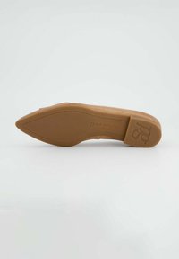 Bruine rubberen zool met een puntige neusontwerp, met de merknaam "paul green" in reliëf aan de zijkant. Soepele textuur, minimale accenten.