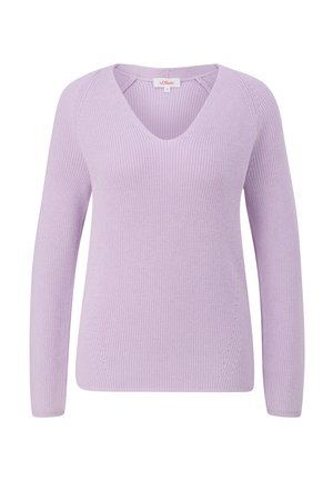 Pulover z V-izrezom v sivem lila odtenku, z dolgimi rokavi, ribasto teksturo in sproščenim krojem. Ima stranske šive za izboljšano obliko in gibljivost.