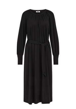 Čierne midi šaty s dlhými rukávmi, okrúhlym výstrihom, detailom nazbieraných ramien a odnímateľným opaskom v páse pre nastaviteľné padnutie.
