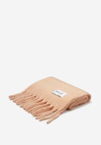 Écharpe en laine couleur pêche avec des bords à franges et une étiquette portant la mention "ARCTIC FOX". Texture douce, forme rectangulaire, soigneusement pliée.