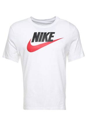 Hvid bomulds t-shirt med et stort sort "NIKE" logo og en rød swoosh. Kortærmet og rund hals design. Enkel, klassisk stil.