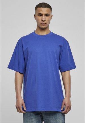 Kongeligt blåt bomulds-T-shirt med korte ærmer, løs pasform og rund halsudskæring. Har en glat tekstur og ingen synlige mønstre.