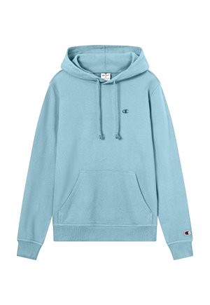 Jasnoniebieska bluza Champion z kapturem z regulowanym sznurkiem, kieszenią kangura z przodu oraz małym logo na piersi i mankiecie rękawa.