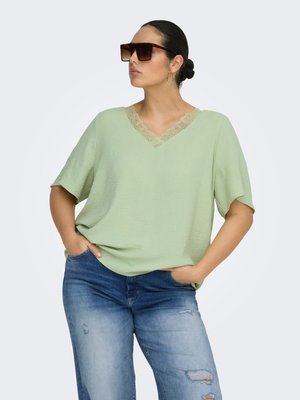 ONLY Carmakoma CARMETTA  - Bluse - laurel green