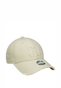 Cappello in cotone beige con corona arrotondata, visiera curva e logo ricamato sulla parte frontale. Presenta dettagli usurati sulla visiera.