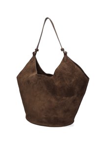 Borsa tote in suede marrone con parte superiore aperta, corpo allungato e tracolla regolabile. Texture liscia, design minimalista, senza hardware visibile.