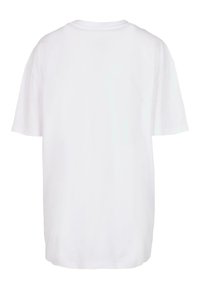 Hvid bomulds t-shirt med korte ærmer, afslappet pasform og rund halsudskæring. Ensfarvet design, ingen grafik eller udsmykninger.