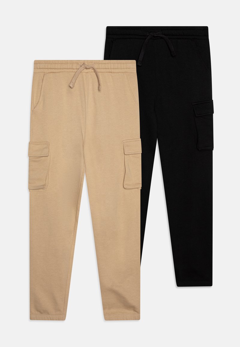 To sæt cargo bukser: et beige og et sort. Fremstillet af blødt stof, med elastisk snoreliv, sidelommer og cargo-lommer.