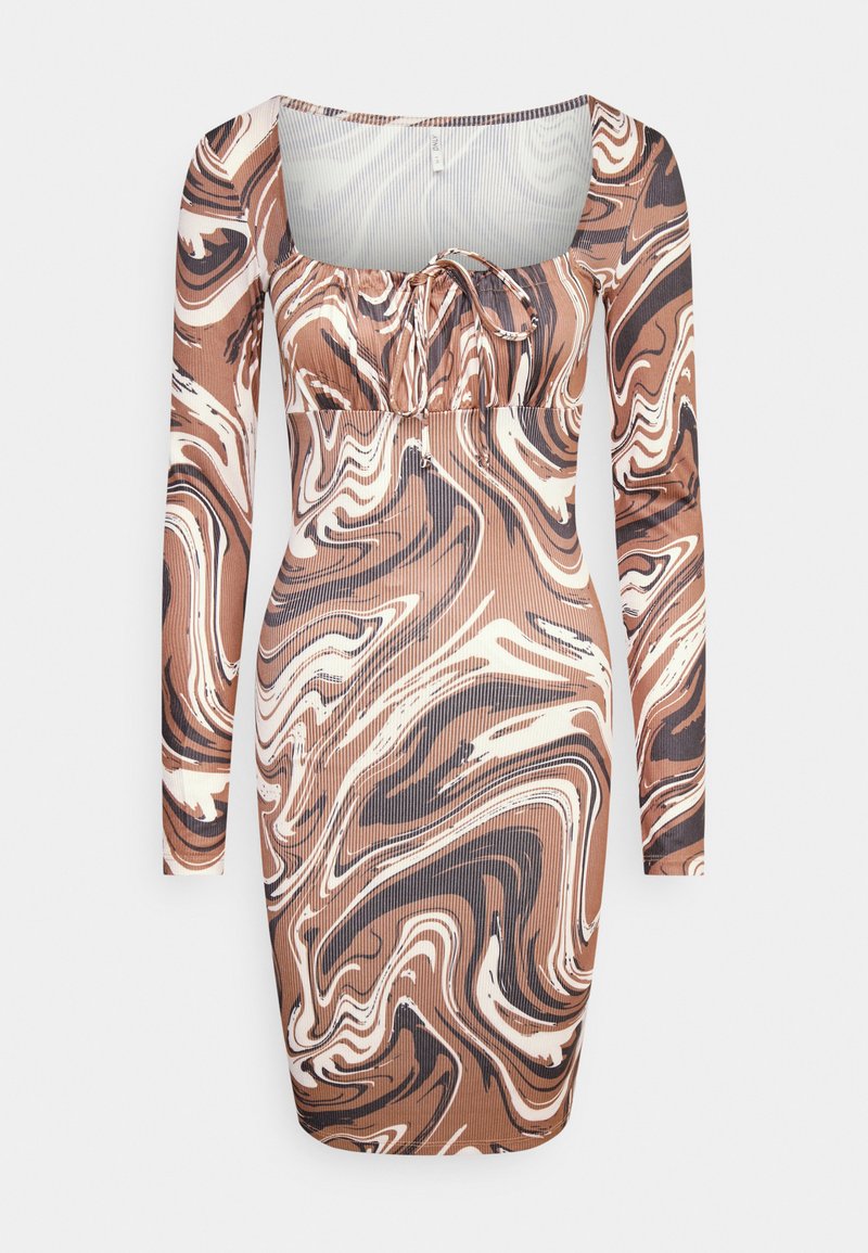 Vestido de mangas compridas com decote quadrado, frente franzida e um padrão de mármore espiralado em tons de castanho e creme em tecido canalizado. Design justo.