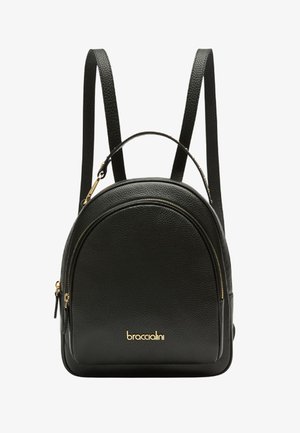 Zaino in pelle nera testurizzata con tasca superiore curva con cerniera, dettagli oro sulla cerniera e logo "braccialini" in oro sulla parte anteriore.