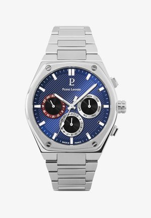 Montre en acier inoxydable argenté avec un cadran texturé bleu, trois sous-cadrans, des accents blancs et rouges, et un bracelet en métal brossé.