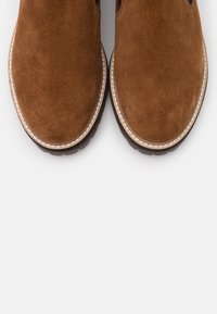 Copenhagen Shoes Botines con plataforma - cognac