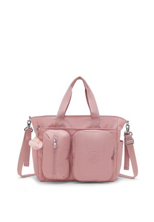 Bolso rosa de nylon con dos bolsillos delanteros con cremallera, dos asas, correa de hombro desmontable y un pequeño llavero esponjoso.