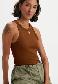 Levi's® Top - sorrel horse