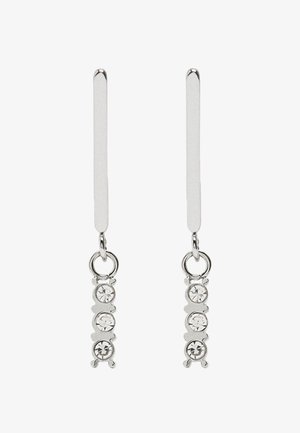 Srebrne kolczyki z wydłużonymi zaczepami i trzema przezroczystymi kryształowymi akcentami wiszącymi z okrągłej pętli. Prosty, elegancki design.