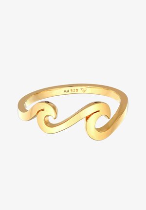 Guldtonet ring med bølgende design. Fremstillet af 925 sølv med en poleret finish. Graveret med "Ag 925" mærkning indeni.