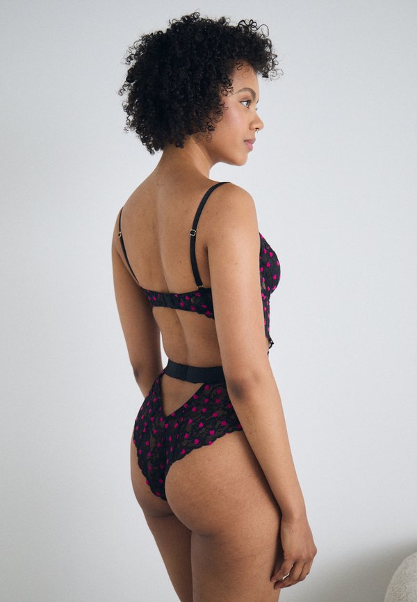 HOLD ME TIGHT SUSTAINABLE  FLOCKED HEART - Body3