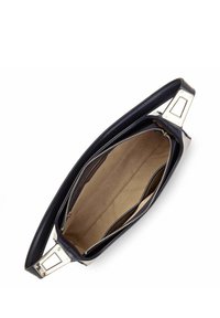 Sac à main en cuir bleu marine avec une finition lisse ; l'intérieur présente une doublure beige, une fermeture zippée et des compartiments pour l'organisation.