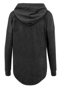 Sudadera de color gris oscuro con una textura suave, que presenta un diseño de corte holgado, mangas largas, dobladillo redondeado y capucha con cordones.