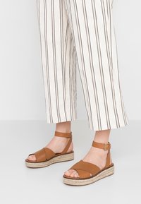 MICHAEL Michael Kors Espadrilky - cognac