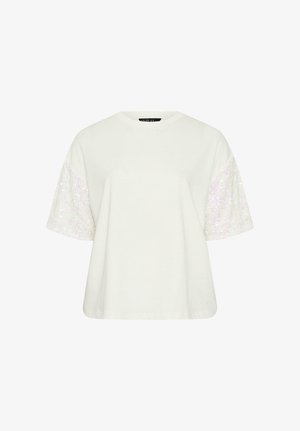 Witte blouse met korte mouwen, losse pasvorm en iriserende paillettenversieringen op de mouwen.