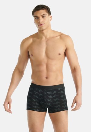 Czarne bokserki z geometrycznym wzorem w ciemnoszarym kolorze. Wykonane z lekkiego materiału, mają wygodną elastyczną talię.