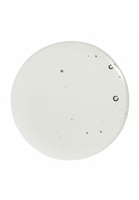 Runde, durchsichtige Gelplatte mit einer glatten Oberfläche, hellgrauem Schimmer und kleinen Luftbläschen darin.