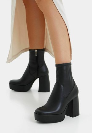 Bottines à talons hauts - black