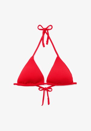 Top de bikini en forma de triángulo rojo, hecho de tejido texturizado. Presenta cierres de lazo en el cuello y en la parte posterior, con un acabado suave y sin patrones.