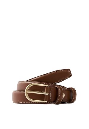 Brązowy skórzany pasek z białym przeszyciem i złotą owalną klamrą, częściowo zwinięty na białym tle.