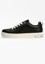guess rivet sneaker low
