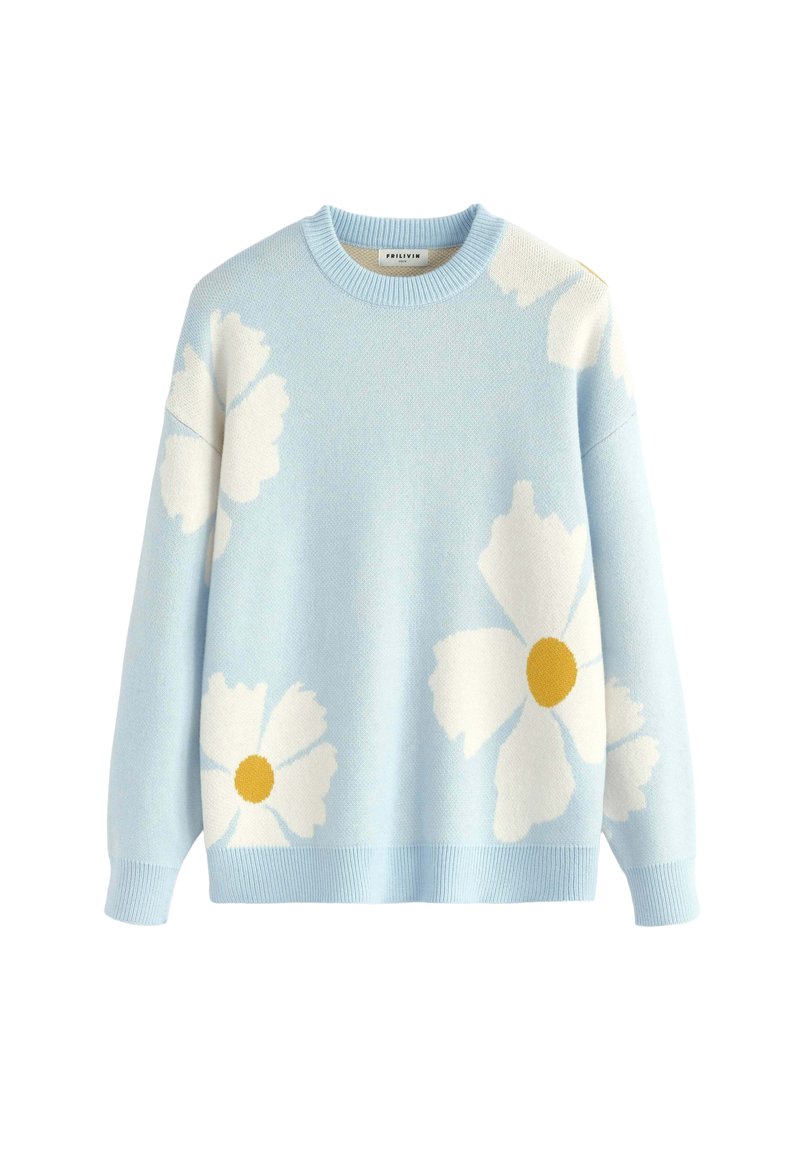 Pull léger bleu avec des marguerites blanches à centres jaunes, avec un col, des poignets et un ourlet côtes, présenté sur un fond blanc.
