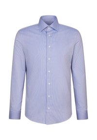 Chemise homme à manches longues boutonnée avec motif à petits carreaux bleu et blanc et col pointu sur fond blanc.