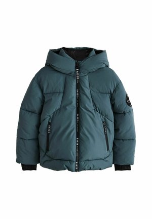 Türkisfarbene Steppjacke mit Kapuze, Frontreißverschluss, zwei Reißverschlusstaschen, schwarzen Bündchen und rundem schwarzem Aufnäher am linken Arm.