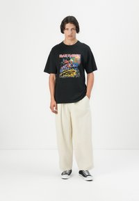 Only & Sons ONSIRON MAIDEN LIFE TEE - Apdrukāts T-krekls - jet black