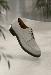 Επιλέχθηκε, beige