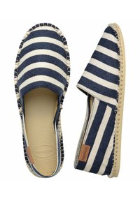Espadrilles à enfiler rayées bleu marine et blanc, avec des bords cousus et des semelles intérieures beiges texturées, vues de dessus et de côté.