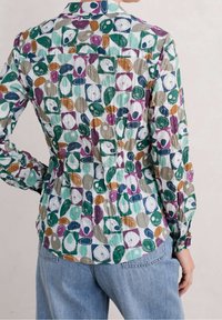 Multikleurige overhemd met knopen, featuring een speelse ovale patroon in groen, paars en bruin, met een gerekte taille en lange mouwen.