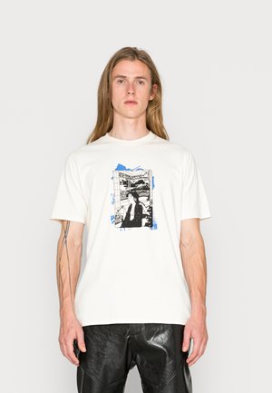SERENE FUJI UNISEX - Print T-shirt - whisper white