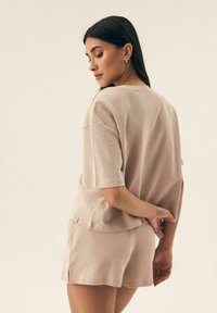 Henderson NILSA SET piaskowy