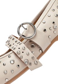 Derimod Bailarinas con hebilla - beige