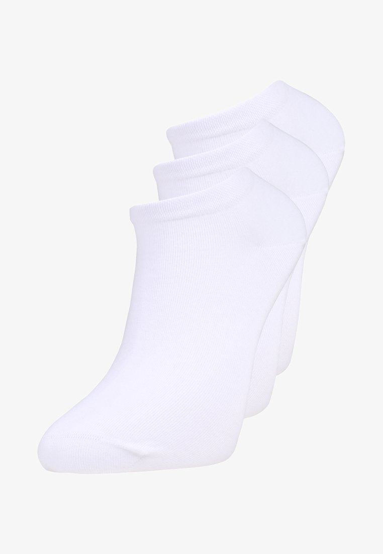 Chaussettes blanches de cheville présentées en ensemble de trois. Fabriquées à partir d'un matériau lisse et extensible avec un ourlet côtelé. Aucuns motifs ou accents visibles.