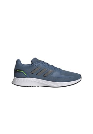 Blå atletiksneaker med hvid struktureret sål, mørkt tredobbelt stribedesign på siden og grøn accent på hælstrop.